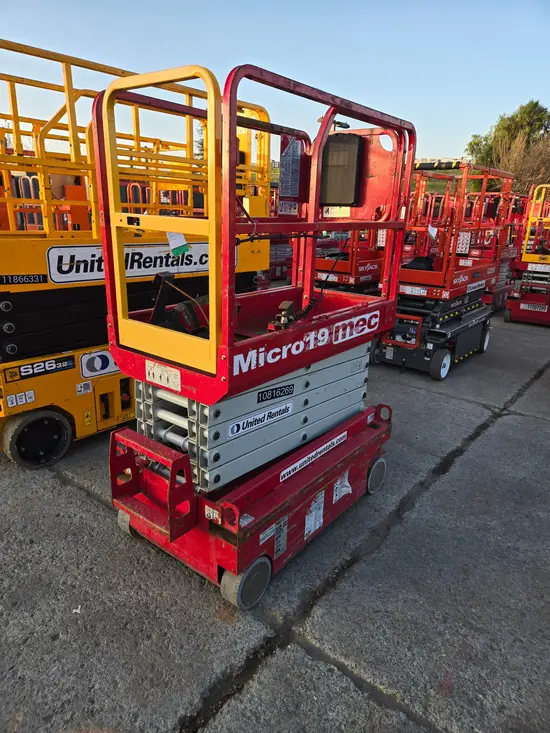 2018 MEC MICRO 19 Scissor Lift