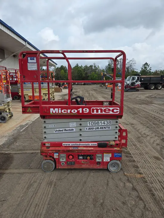 2019 MEC MICRO 19 Scissor Lift