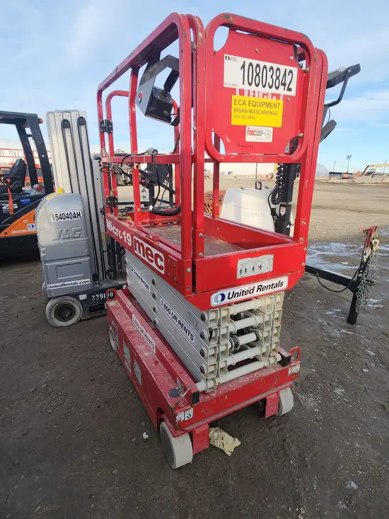 2018 MEC MICRO 19 Scissor Lift