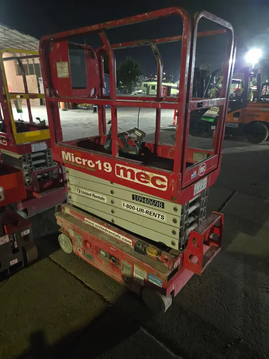 2019 MEC MICRO 19 Scissor Lift