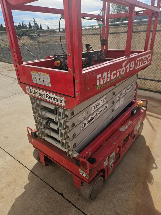 2019 MEC MICRO 19 Scissor Lift