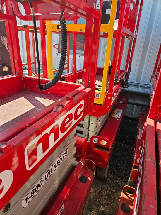 2018 MEC MICRO 19 Scissor Lift