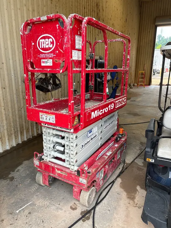 2018 MEC MICRO 19 Scissor Lift