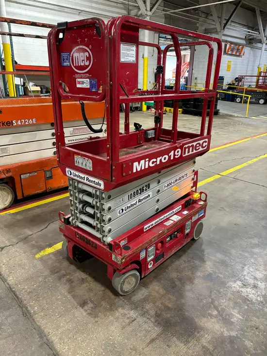 2018 MEC MICRO 19 Scissor Lift