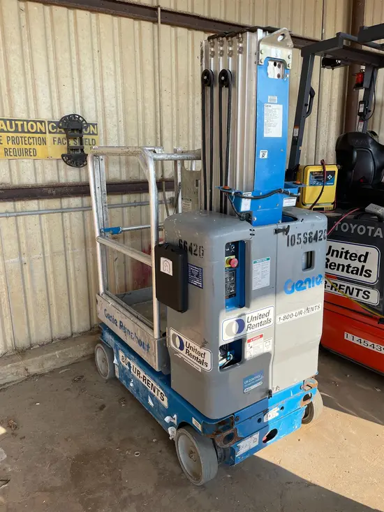 2017 Genie GR-20 Self-Propelled One-Person Lift