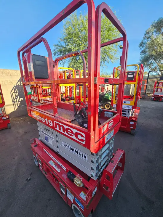 2019 MEC MICRO 19 Scissor Lift