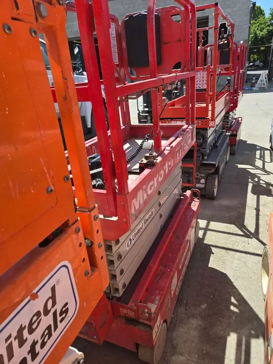 2019 MEC MICRO 19 Scissor Lift