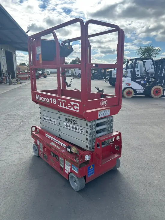 2019 MEC MICRO 19 Scissor Lift