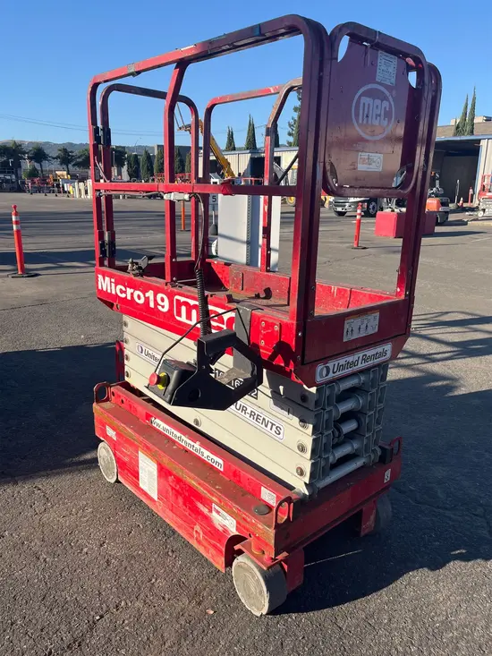 2018 MEC MICRO 19 Scissor Lift