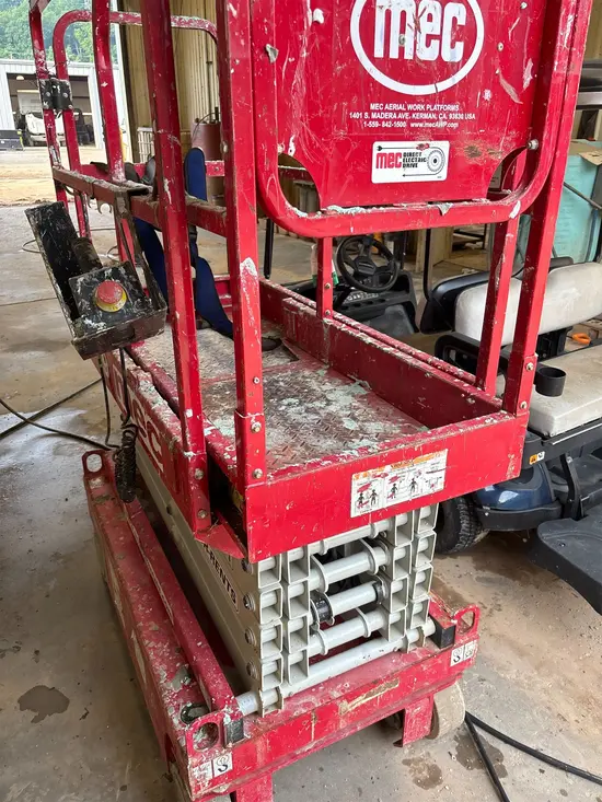 2018 MEC MICRO 19 Scissor Lift