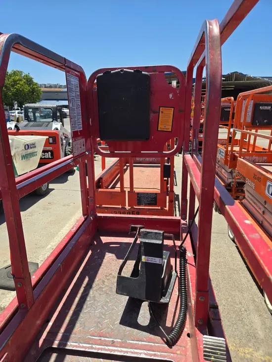 2019 MEC MICRO 19 Scissor Lift