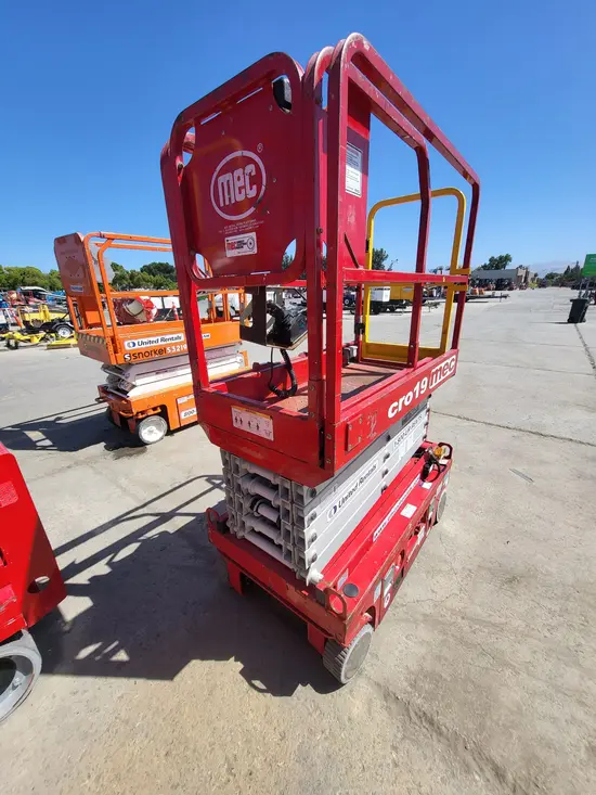 2018 MEC MICRO 19 Scissor Lift