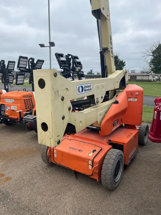 2016 JLG E400AJPN Articulating Boom Lift