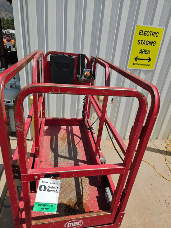 2018 MEC MICRO 19 Scissor Lift
