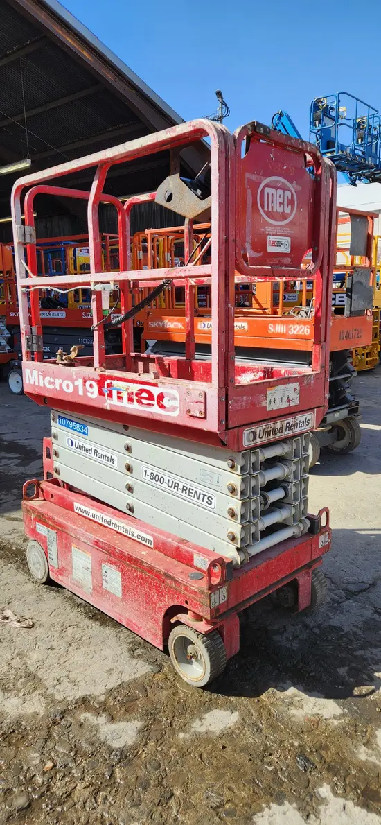 2018 MEC MICRO 19 Scissor Lift
