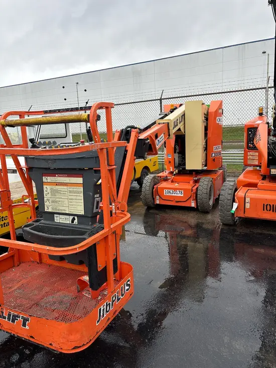 2017 JLG E300AJP Articulating Boom Lift