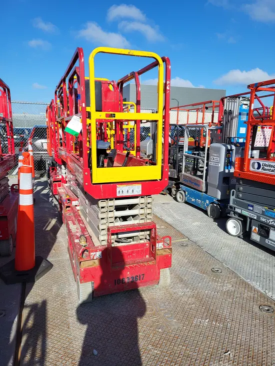 2018 MEC MICRO 19 Scissor Lift