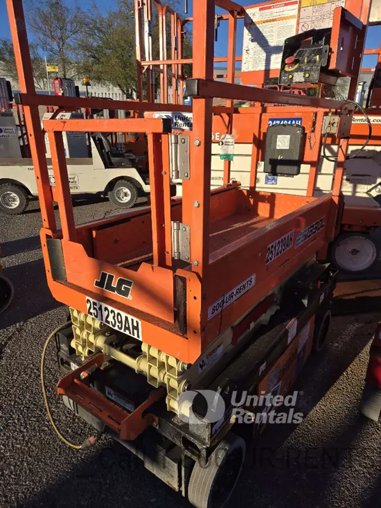 2020 JLG ES1330L Scissor Lift