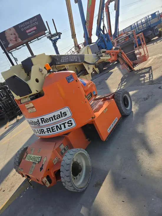 2017 JLG E400AJPN Articulating Boom Lift
