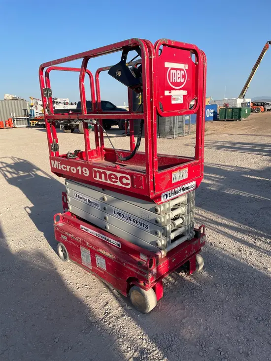 2018 MEC MICRO 19 Scissor Lift