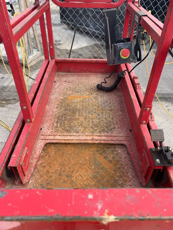 2018 MEC MICRO 19 Scissor Lift