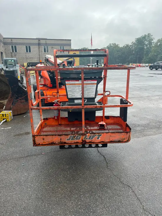 2017 JLG E450AJ Articulating Boom Lift