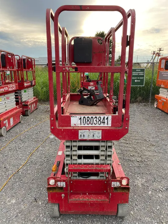 2018 MEC MICRO 19 Scissor Lift