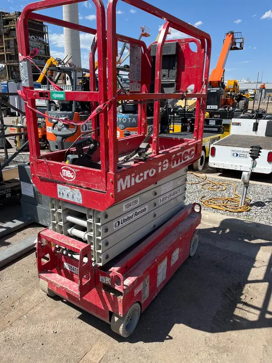2018 MEC MICRO 19 Scissor Lift