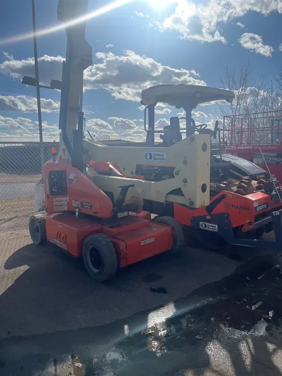 2012 JLG E400AJPN Articulating Boom Lift