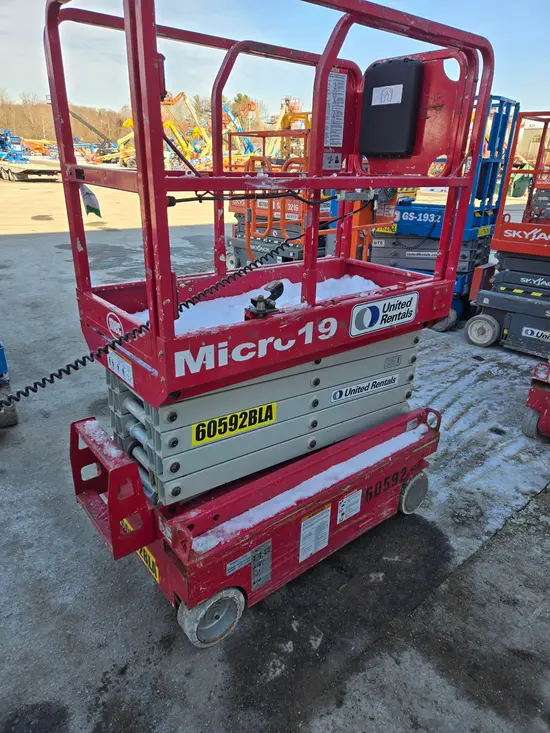 2018 MEC MICRO 19 Scissor Lift