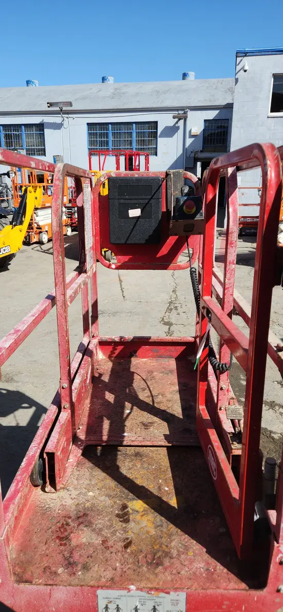 2018 MEC MICRO 19 Scissor Lift