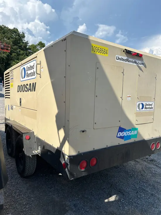 2019 Doosan XP825/HP750WCU Air Compressor