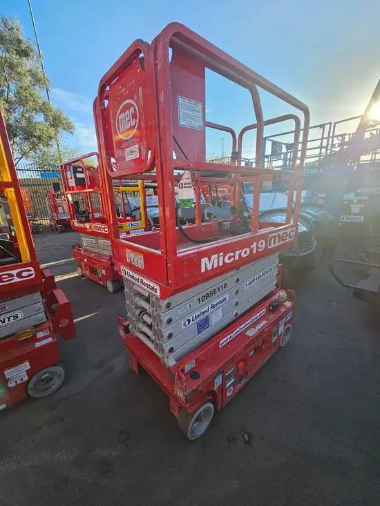 2019 MEC MICRO 19 Scissor Lift