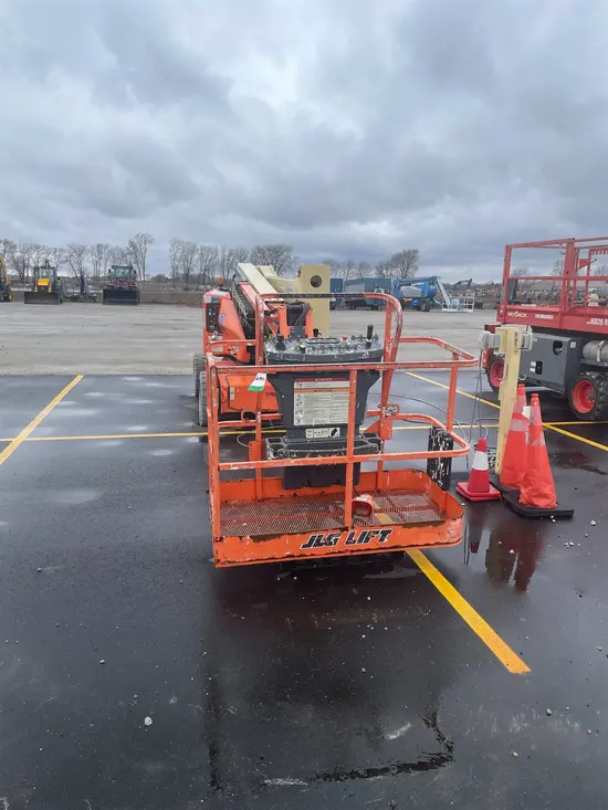 2016 JLG E450AJ Articulating Boom Lift