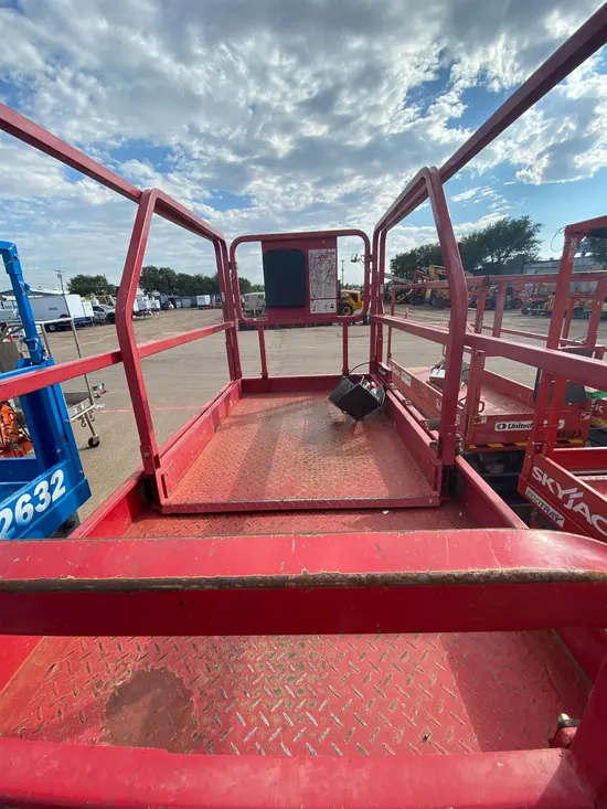 2019 MEC 3346SE Scissor Lift