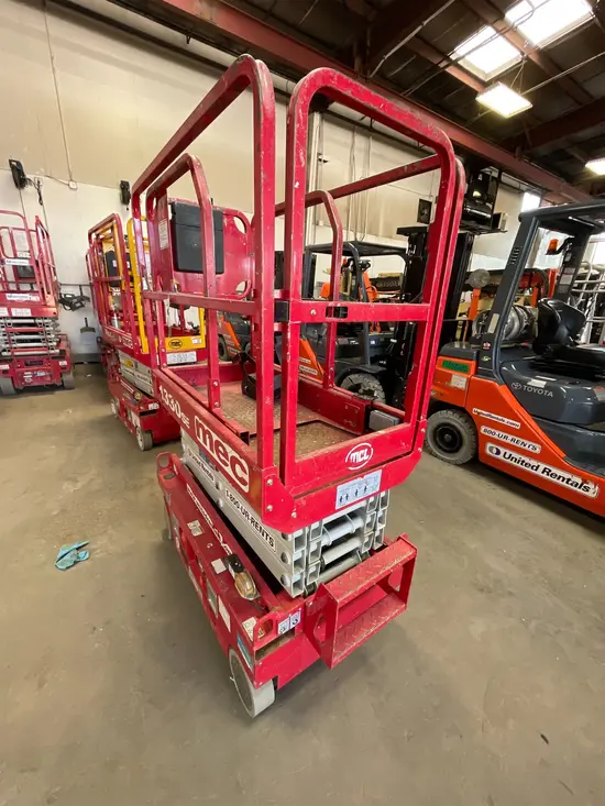 2018 MEC 1330SE Scissor Lift
