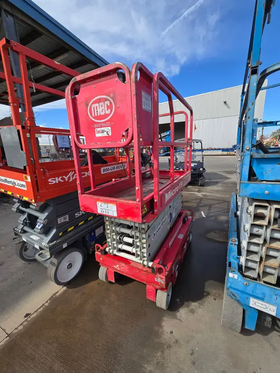 2018 MEC MICRO 19 Scissor Lift