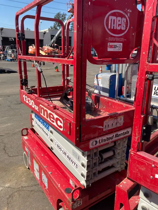 2018 MEC 1330SE Scissor Lift