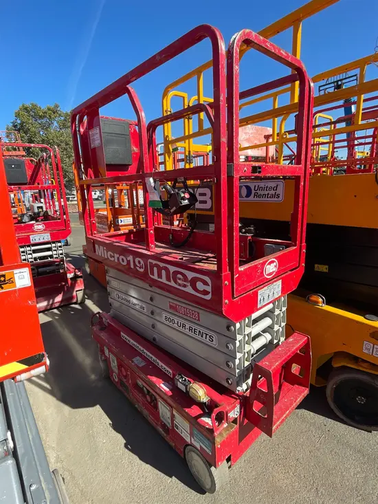 2018 MEC MICRO 19 Scissor Lift