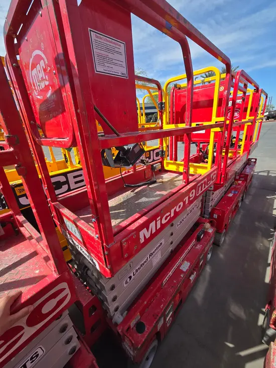 2018 MEC MICRO 19 Scissor Lift