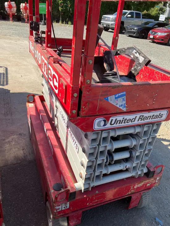 2018 MEC MICRO 19 Scissor Lift