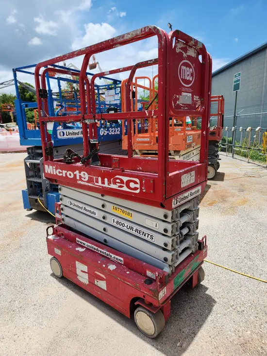 2018 MEC MICRO 19 Scissor Lift