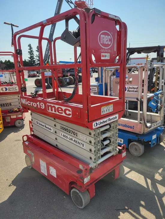 2019 MEC MICRO 19 Scissor Lift