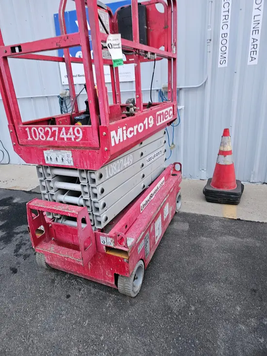 2018 MEC MICRO 19 Scissor Lift