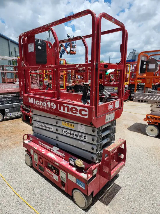 2018 MEC MICRO 19 Scissor Lift