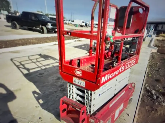 2018 MEC MICRO 19 Scissor Lift