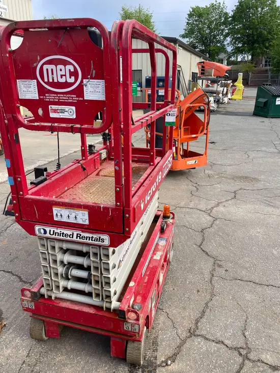2018 MEC MICRO 19 Scissor Lift