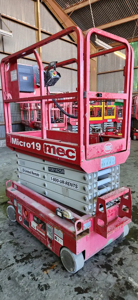 2018 MEC MICRO 19 Scissor Lift