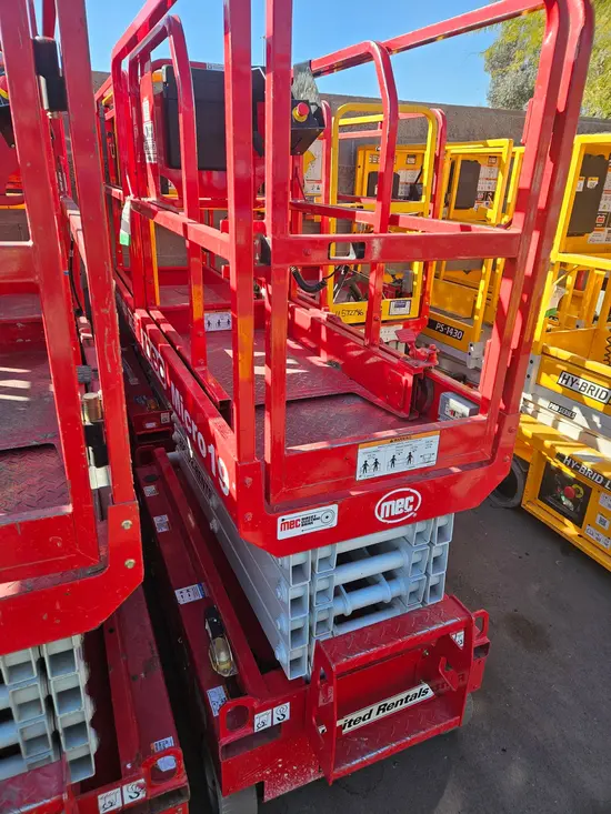 2018 MEC MICRO 19 Scissor Lift