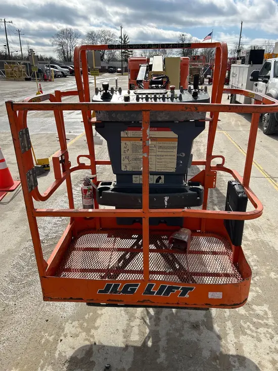 2013 JLG E300AJP Articulating Boom Lift